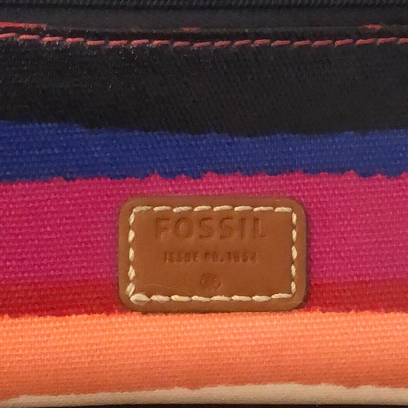 Fossil Coated Canvas Zip Around Wallet - Picture 3 of 9